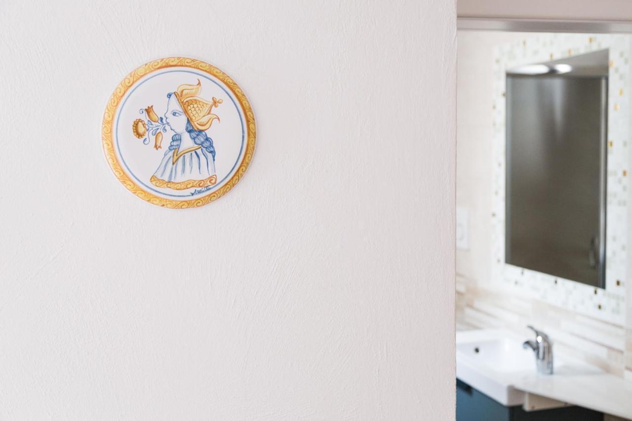ラテルツァ Vico Marina Bed & Breakfast エクステリア 写真